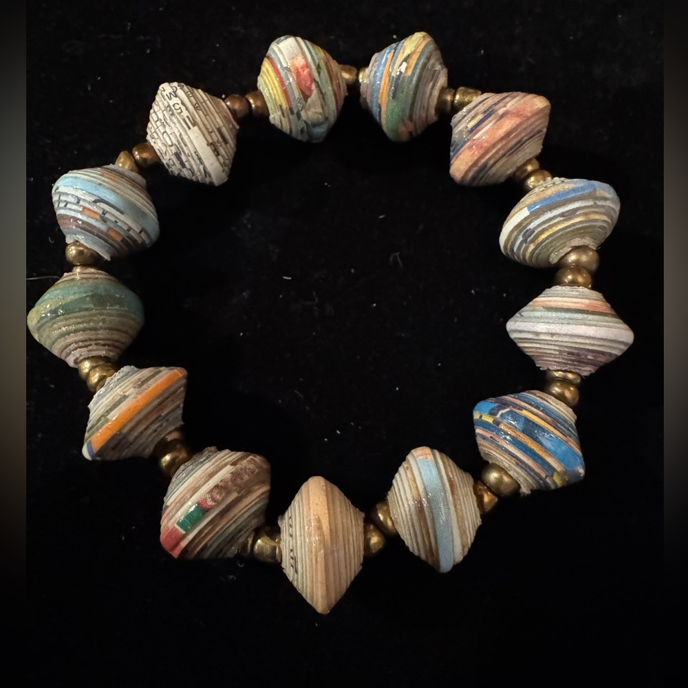 Multicolored beaded bracelet with gold-tone bead separators on a stretchy Sz 6